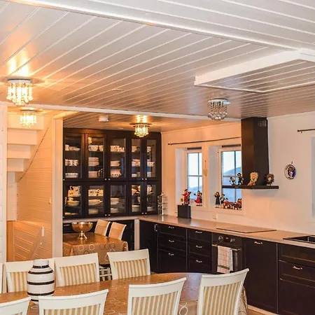 5 Bedroom Cozy In Vakantiehuis