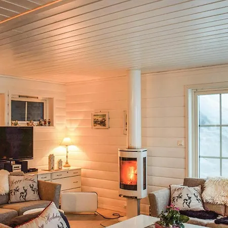 5 Bedroom Cozy In Holiday home *