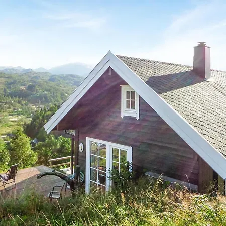 5 Bedroom Cozy In Norheimsund